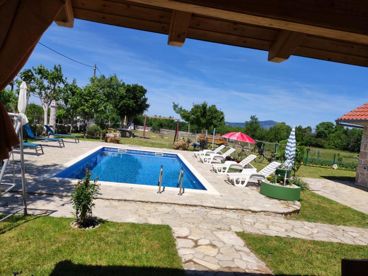 Nikini Dvori Villa Gradac  Eksteriør billede