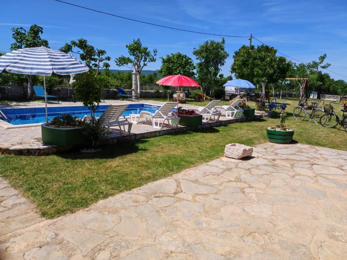 Nikini Dvori Villa Gradac  Eksteriør billede