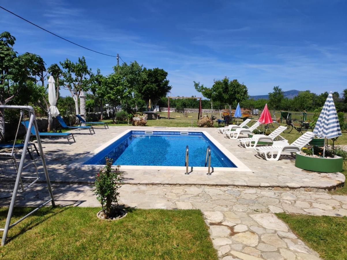 Nikini Dvori Villa Gradac  Eksteriør billede