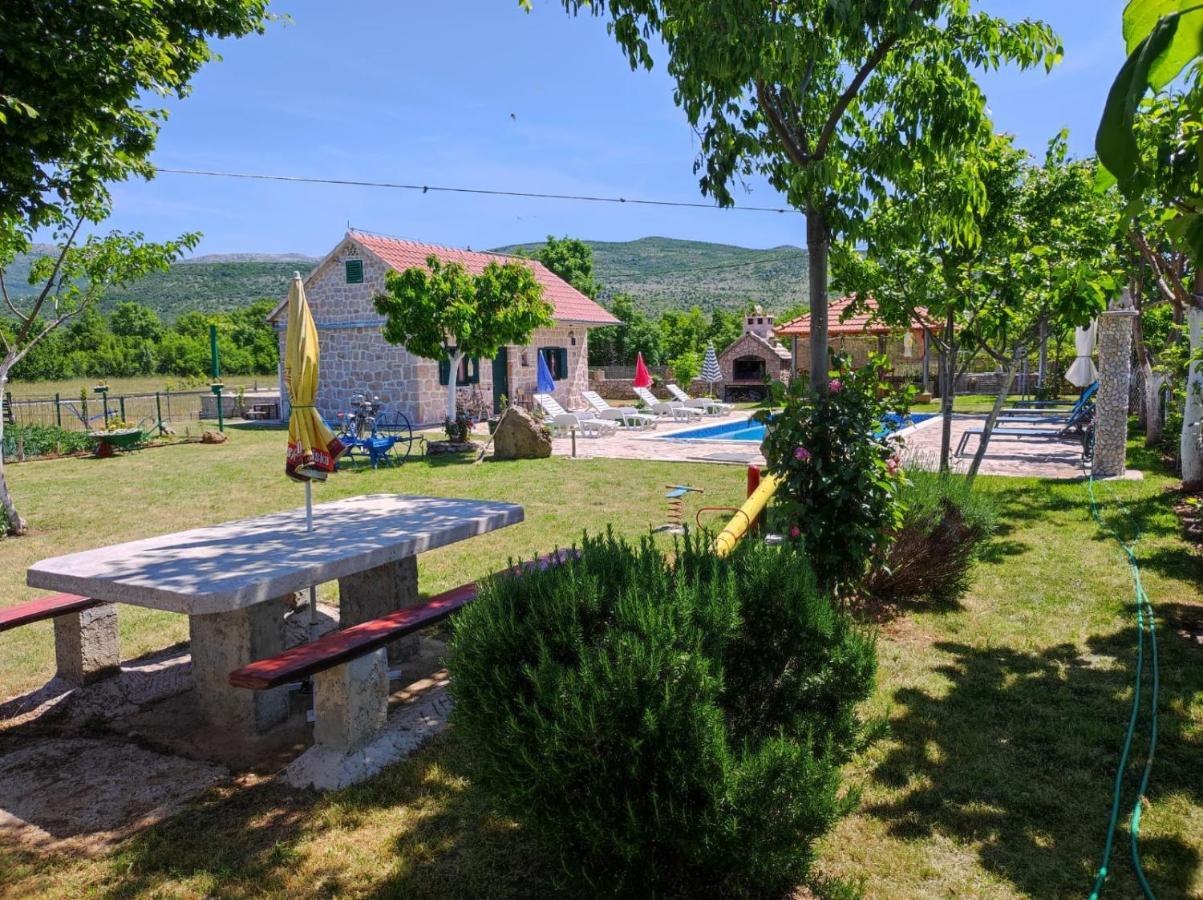 Nikini Dvori Villa Gradac  Eksteriør billede