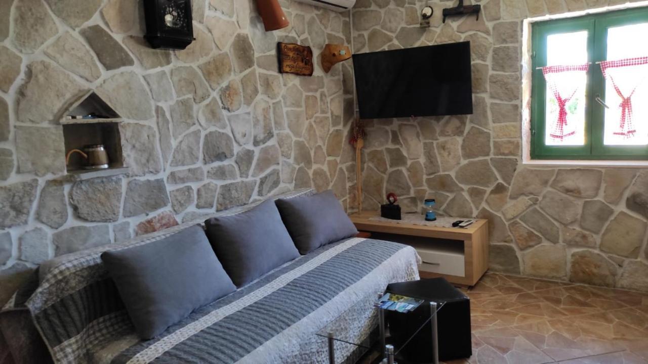 Nikini Dvori Villa Gradac  Eksteriør billede