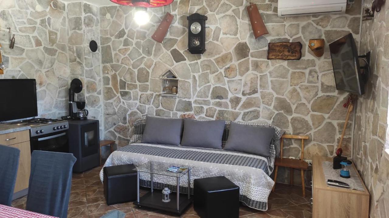 Nikini Dvori Villa Gradac  Eksteriør billede